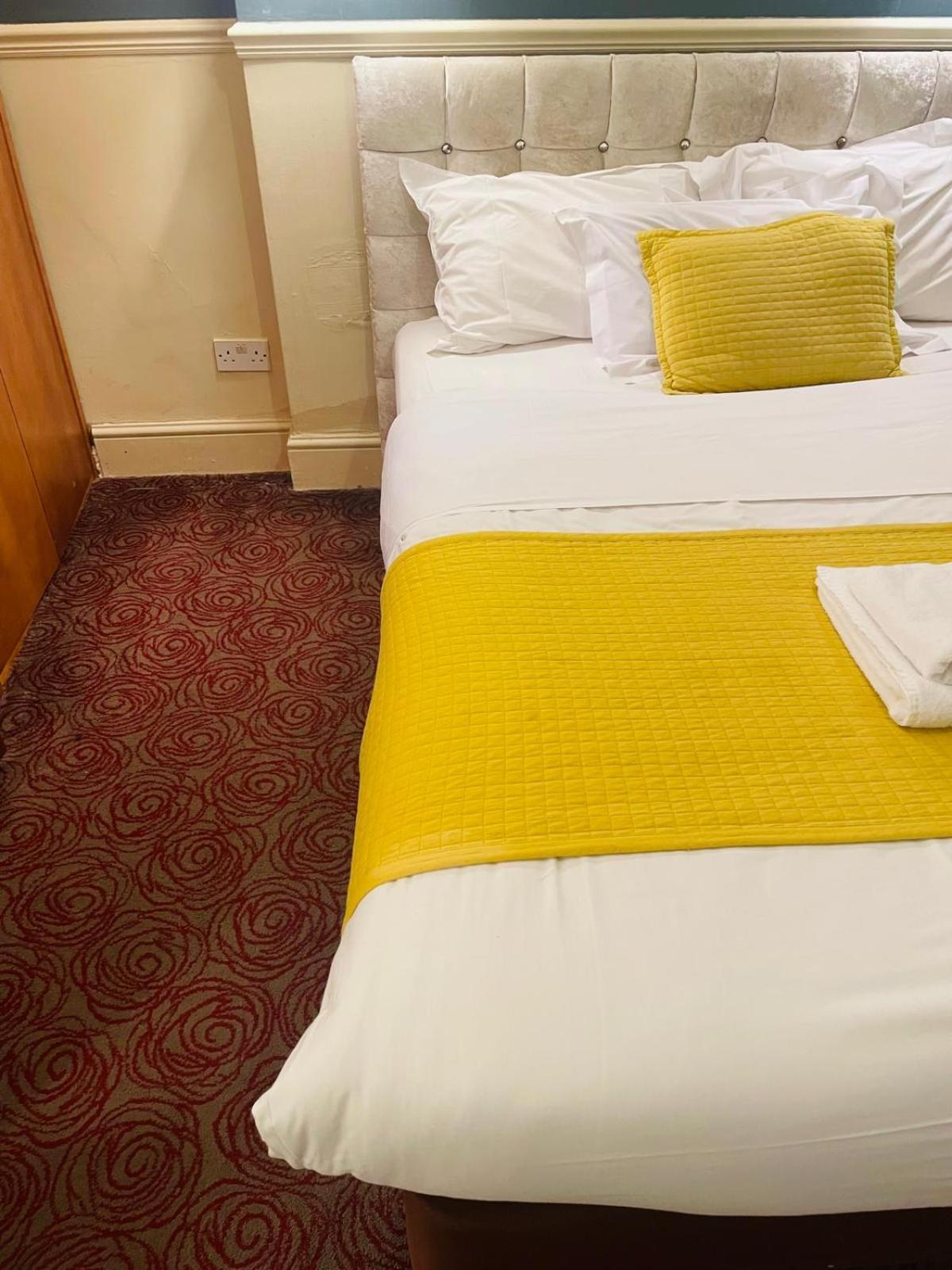 Eurobar & Hotel Oxford Bagian luar foto