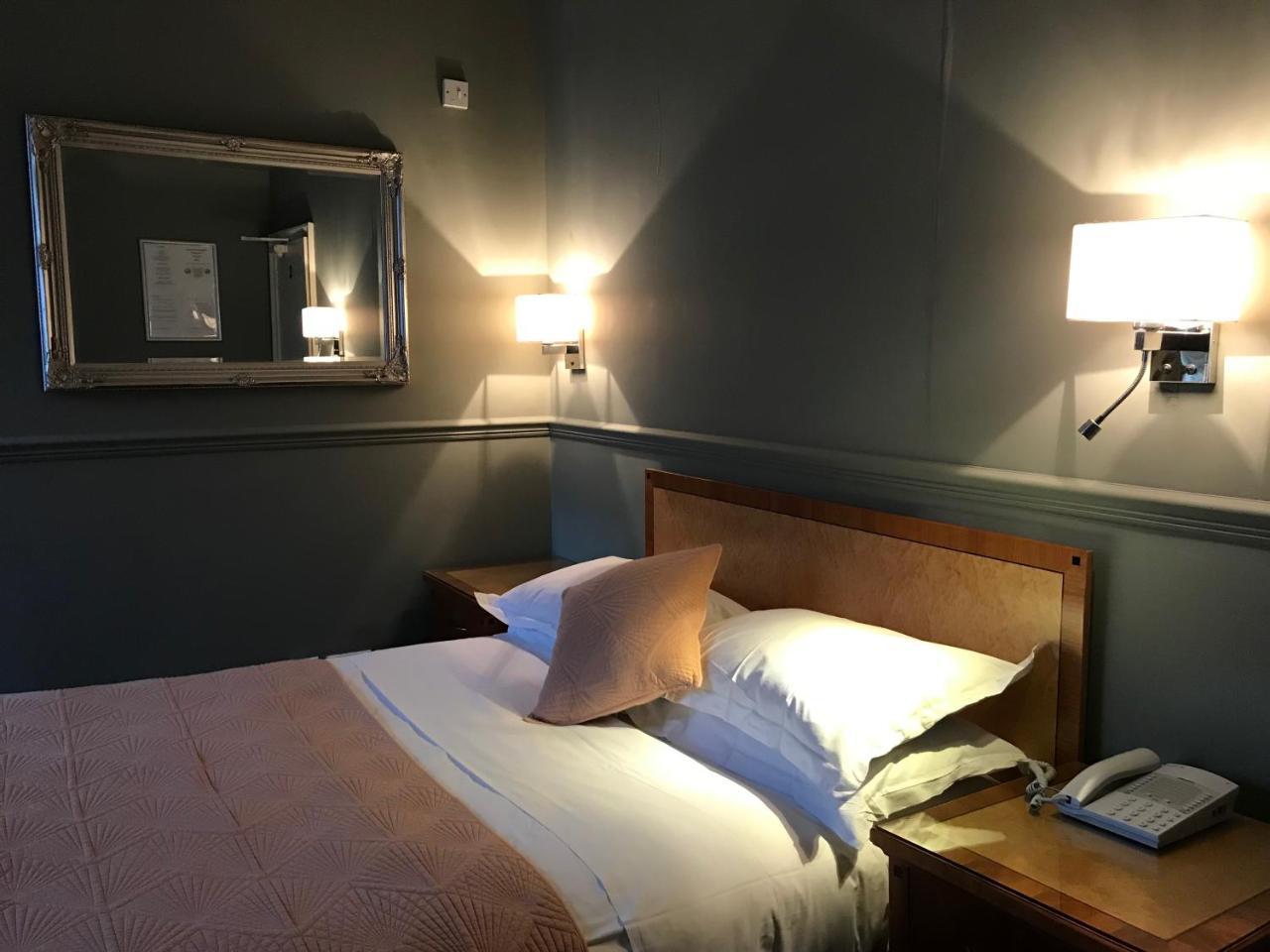 Eurobar & Hotel Oxford Bagian luar foto